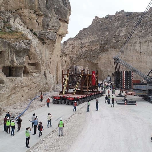 Tarih nakliyatı: Hasankeyf'in kapısı taşındı