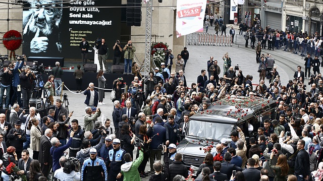 مسؤولون أتراك يشاركون في تأبين المصور آرا غولر