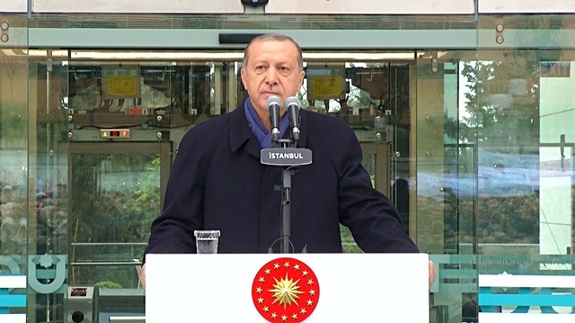 Erdoğan'ın konuşması esnasında ezan başlayınca...