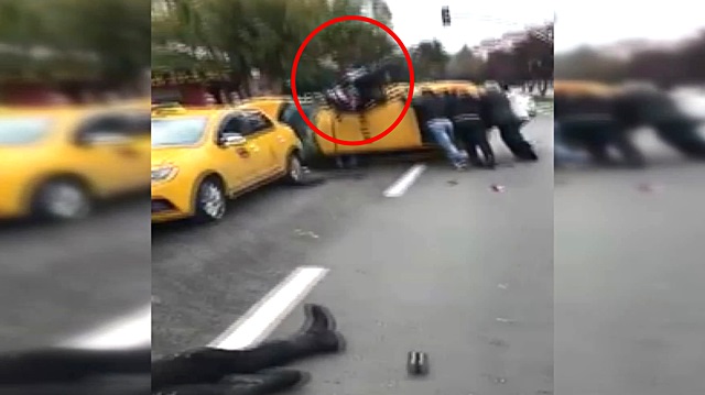 Motosikletli Yunus ekibi taksiye ok gibi saplandı!