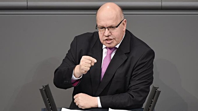 وزير الاقتصاد الألماني يطالب الاتحاد الأوروبي بوقف بيع السلاح للسعودية