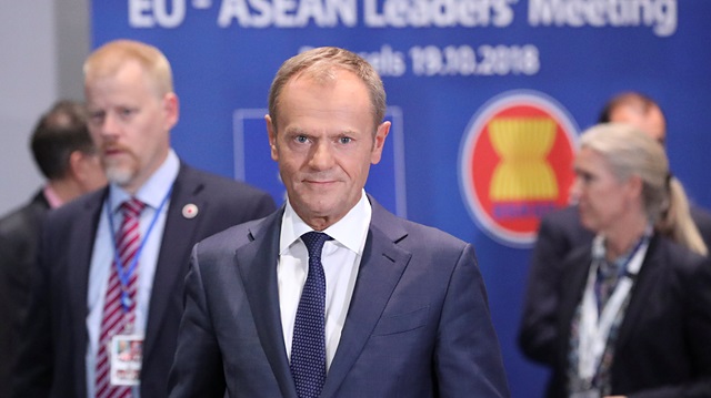 European Council President Donald Tusk (C)