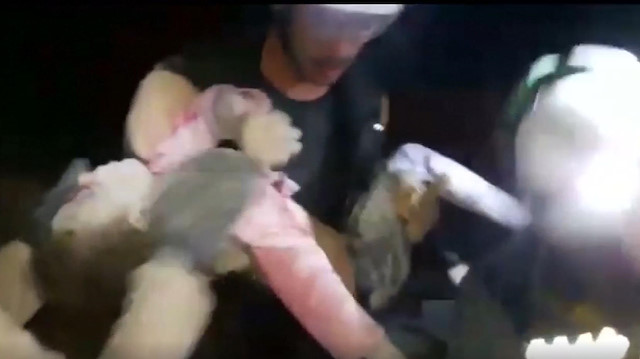 Young girl pulled from rubble in Syria