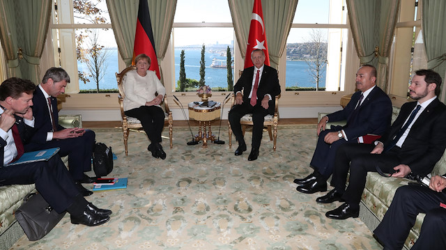 Erdoğan, Merkel meet ahead of Syria summit