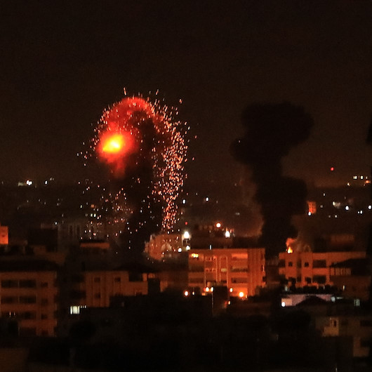 İsrail uçakları Gazze'yi bombaladı