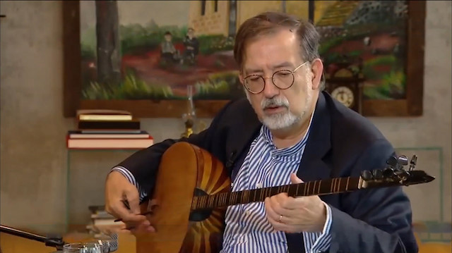 Tarihçi Murat Bardakçı'dan tambur resitali