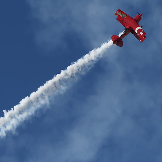 İlk kadın akrobasi pilotundan nefes kesen 29 Ekim gösterisi