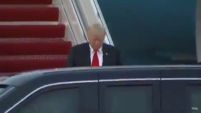 Trump gözünün önündeki koca aracı göremedi