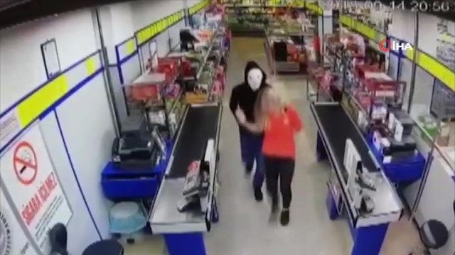Maskeli market soyguncusu yakalandı