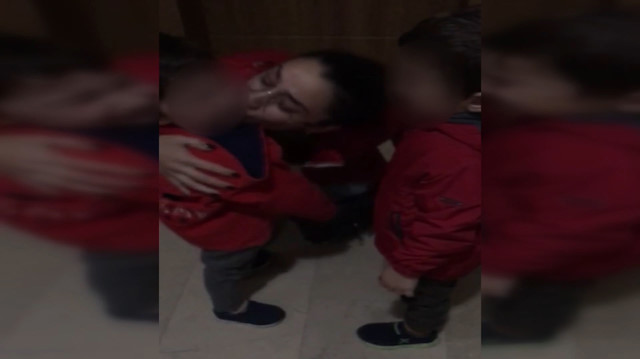 Annesinden ayrılmak istemeyen çocukların feryadı yürek dağladı