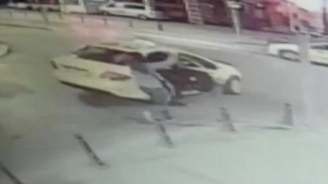 Taksici önce gasp etti, ardından aşağı attı