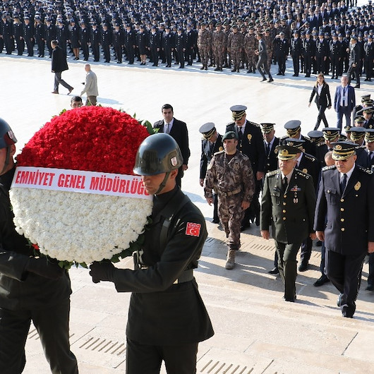 10 Kasım öncesi Emniyet Teşkilatı Anıtkabir’i ziyaret etti