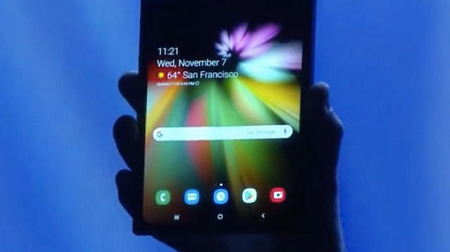 Samsungun katlanabilir ekranlı cihazı