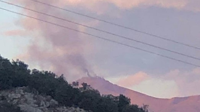 Ortaklar Süngü Tepe Üs Bölgesinde dumanların yükseldiği görüldü.