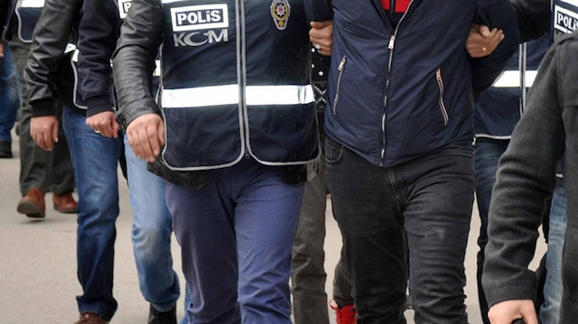 Arşiv: Mahkemeye sevk edilen zanlılardan 9'u tutuklandı, 8'i adli kontrol şartıyla serbest bırakıldı.