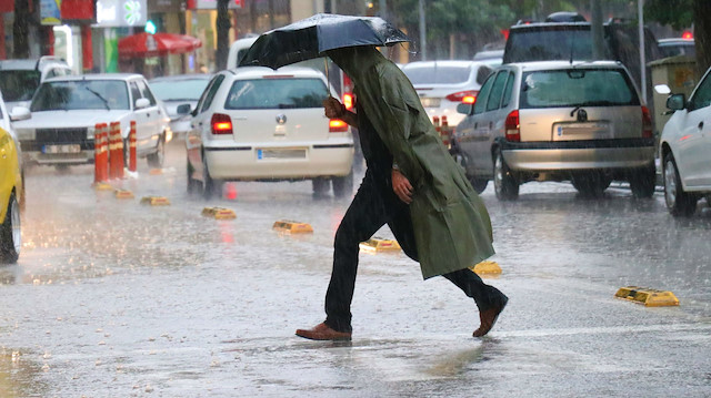Meteorolojiden bazı illere sağanak yağış uyarısı yapıldı.