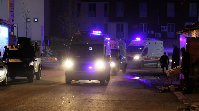 Yaralılar, ambulanslarla Hakkari Devlet Hastanesine kaldırıldı.
