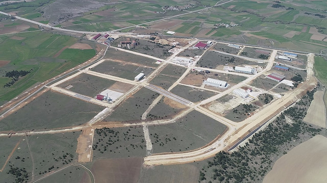 Organize sanayi bölgelerindeki arazilerin yatırıma açılması için indirimli ve bedelsiz uygulamasına geçildi.