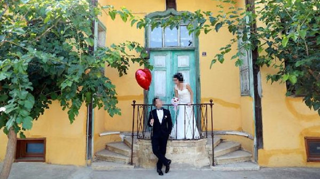 Özensiz çekilen düğün fotoğrafları için 4 bin 625 lira tazminat alacaklar.