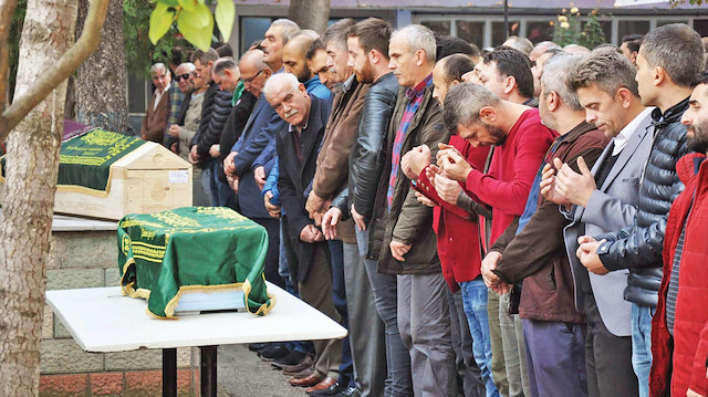 Minik bebek son yolculuğuna dualarla uğurlandı.