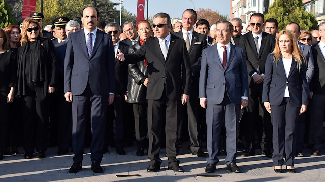 Konya Valisi Cüneyit Orhan Toprak, törenin gecikmesine tepki gösterdi.
