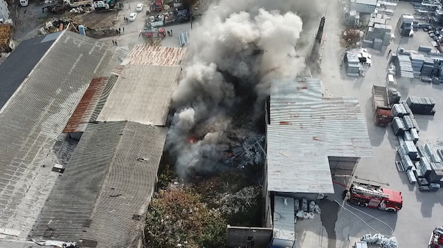 Kartal'da ahşap fabrikasında yangın çıktı