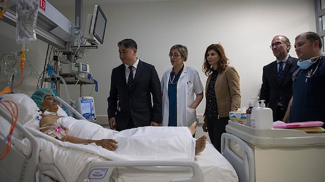Tek donörden alınan karaciğer ikiye bölünerek iki ayrı hastaya nakledildi.