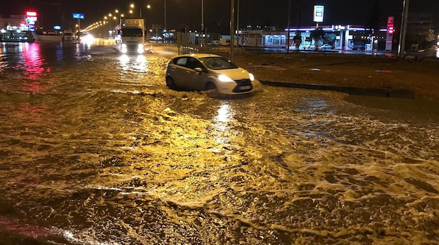 Meteoroloji 3 bölge için yağış ve sis uyarısı yaptı.