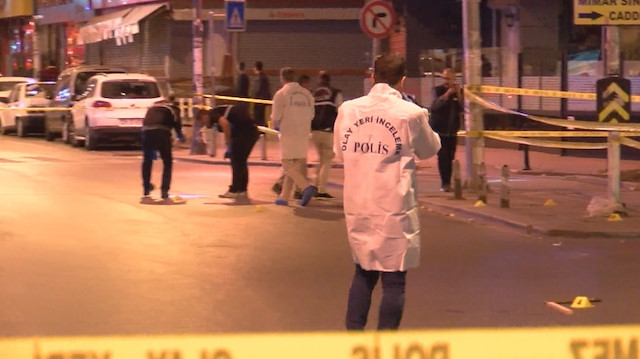 Polis ekipleri olay yerinde incelemelerde bulundu.