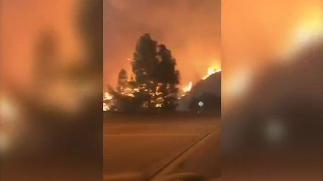 Aracıyla alevlerin ortasında kalan kadının korku dolu anları