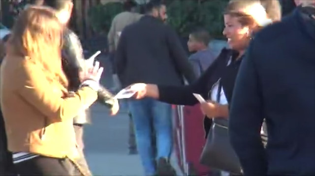 Taksim'de Atatürk portresiyle duygu sömürüsüne gözaltı