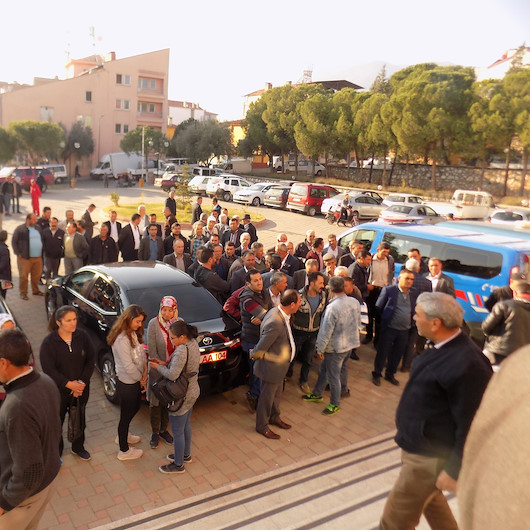 İldeki herkes onu arıyor