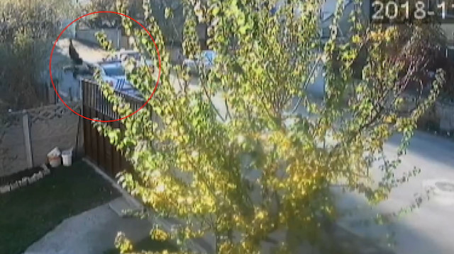 Şüpheli aracı kovalayan polis otomobili anne ve oğluna çarptı