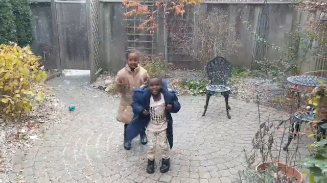 Afrikalı çocukların ilk kar sevinci tıklanma rekoru kırdı