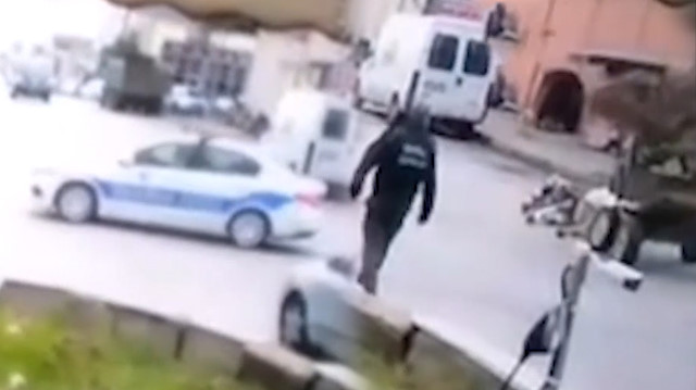 At arabası polis otosuna çarptı