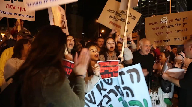 Israelis call on Netanyahu to step down over Gaza truce