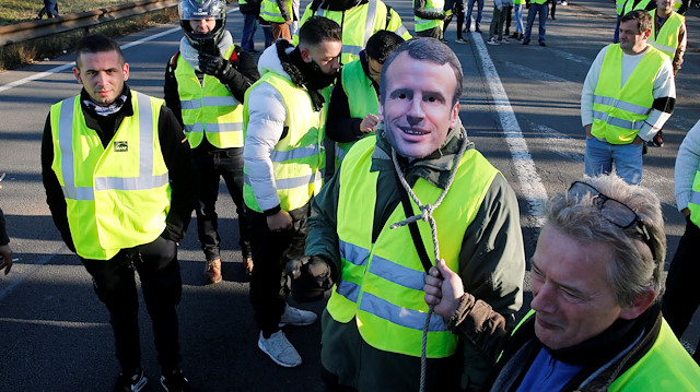 Fransa karıştı Sarı yelekliler sokakta