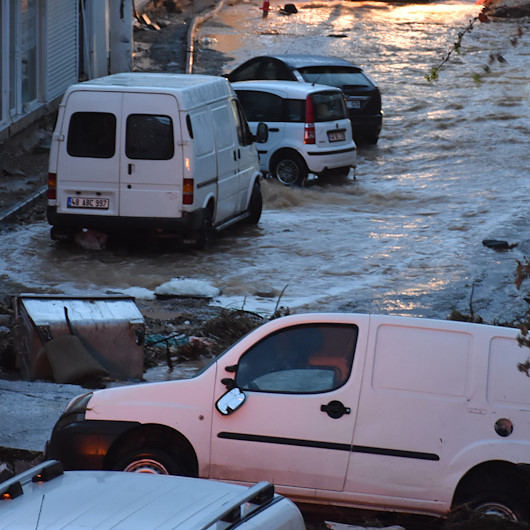 Bodrum sağanağa teslim oldu