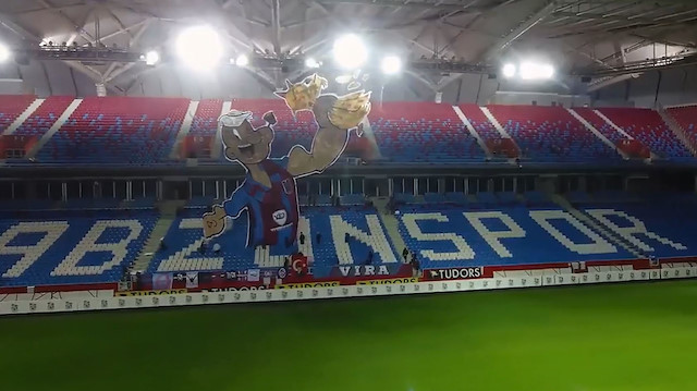 Trabzonspor taraftar grubu Vira'dan koreografi şov