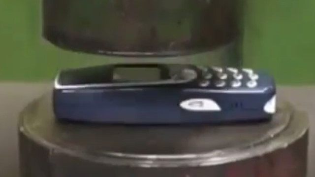 Nokia 3310u pres makinesi de bozamadı