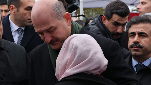 Bakan Soylu gözyaşlarını tutamadı