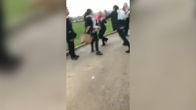 İngiltere'de bir ırkçı saldırı daha: Bu kez kız kardeşini hedef aldılar