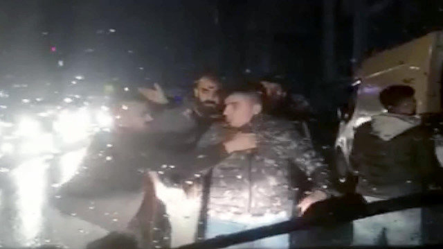 Ters yöne girerek kazaya karışan sürücüye meydan dayağı