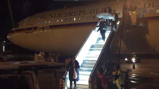 G20 Zirvesi için Arjantine giden Merkelin uçağı acil iniş yaptı G20 Zirvesi için Arjantine giden Merkelin uçağı acil iniş yaptı