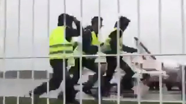 Fransa'da göstericiler havalimanını işgal etti