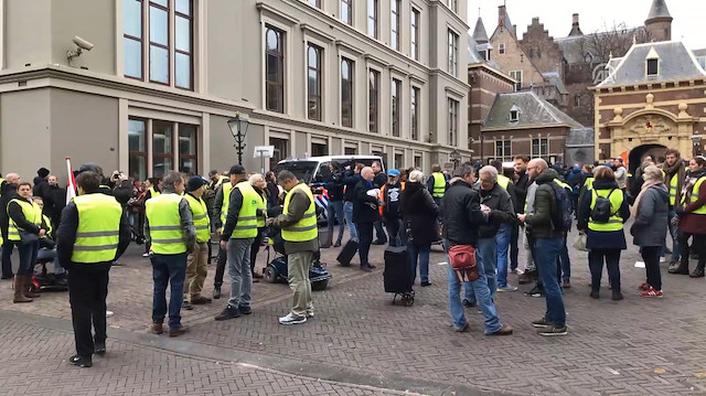 'Yellow Vest' protests spread from France to the Netherlands