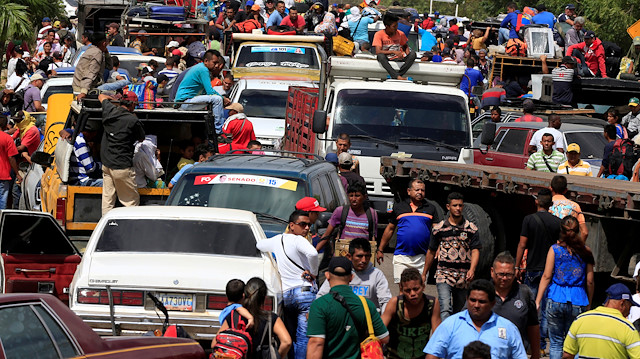 File photo: Venezuelans line up to cross into Colombia at the border in Paraguachon, Colombia, Feb. 16, 2018