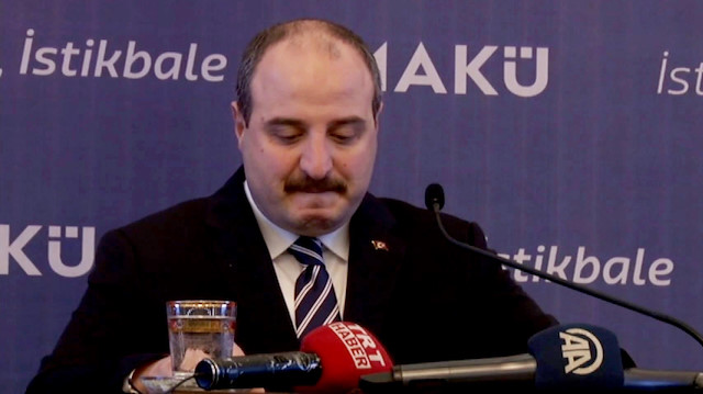 Bakan Varank gözyaşlarına boğuldu