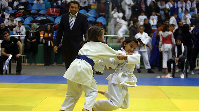 8 yaşındaki minik judocu rakibini 7 saniyede yere serdi