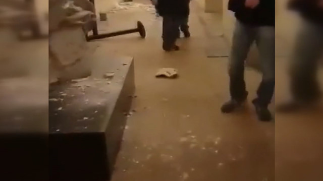 Paris’te provokatör gruplar sanat eserlerini parçaladı